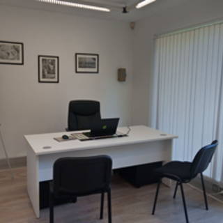Bureau privé 14 m² 2 postes Location bureau Rue de Tauzia Bordeaux 33800 - photo 1